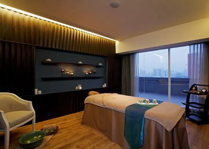 The Quarter Hualamphong By Uhg