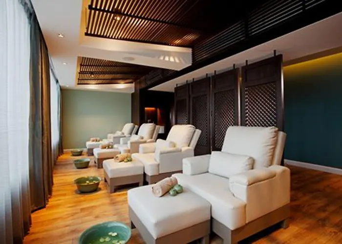 The Quarter Hualamphong By Uhg
