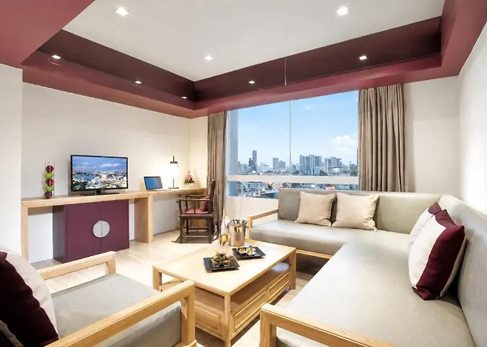 The Quarter Hualamphong By Uhg