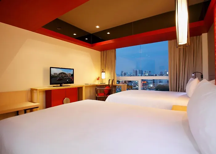 The Quarter Hualamphong By Uhg